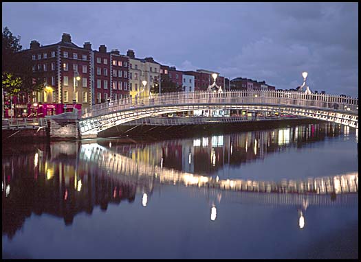 Ha'penny Bridge at Night, Dublin